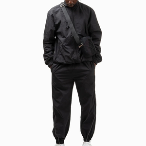 Ensemble de survêtement coupe-vent deux pièces pour homme avec veste zippée et jogger Ensemble coupe-vent personnalisé respirant et confortable - Product Image 1