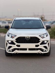 Toyota RAV4 SUV 2023, transmission automatique, 5 places, essence, crossover avec phares LED - Product Image 1