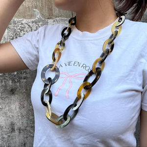 Collar de Lujo Hecho a Mano con Cuerno de Búfalo, Joyería Natural y Sostenible para Mujer, Alta Calidad - Product Image 1