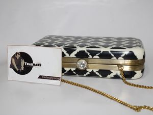 Luxe Design-sac à main en résine incrustée-noir et blanc-pochette de la marque traditionnelle - Product Image 3