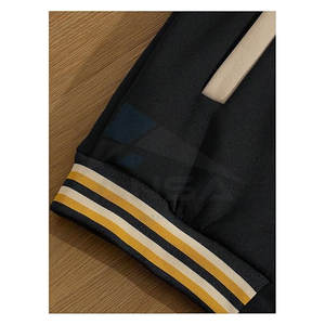 แจ็คเก็ตวาร์ซิตี้ผู้ชายสไตล์เท่ห์ ปักตัวอักษร ตัดสี แต่งแถบลายทาง แขนยาว ติดกระดุมด้านหน้า สีแอปริคอตและสีดำ ขายส่ง - Product Image 4