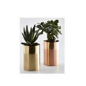 Los increíbles floreros metálicos KHOOSI OVERSEAS con un atractivo moderno, lo convierten en ideales para interiores contemporáneos y urbanos. - Product Image 4