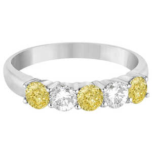 Bague en or blanc 14 carats avec cinq diamants blancs et jaunes fantaisie de 1,00 carat - Product Image 1