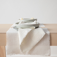 Chemin de table carré classique en lin rose fait main et écologique avec broderie à franges, personnalisable pour la décoration intérieure, extérieure et de mariage