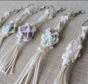Llavero de Macramé Hecho a Mano de Moda - Product Image 1