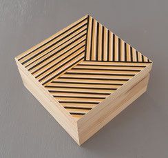 Boîte-cadeau traditionnelle en bois faite à la main et boîte de rangement de bijoux avec tiroirs pour la décoration de Noël - Product Image 2