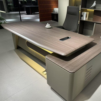 Bureau de direction haut de gamme avec éclairage LED ambiant, grande table de bureau pour manager ou PDG avec armoire latérale pour bureau de PDG