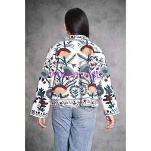 Veste matelassée courte pour femmes, blazers d'hiver faits à la main en coton brodé Kantha taille libre, cadeau parfait pour elle, vente en gros - Product Image 4