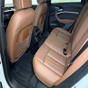 Alerte Offre Exceptionnelle! Audi e-tron Premium Plus 2022 d'occasion, super propre, moteur électrique, transmission intégrale quattro, automatique, blanc, SUV de luxe - Product Image 4