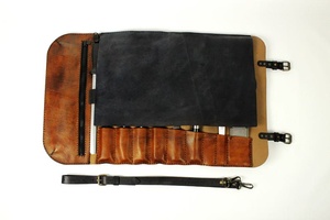 Ensemble de couteaux de chef pliés forgés à la main, lame en acier au carbone, sac en cuir véritable durable, personnalisable OEM pour une utilisation en cuisine - Product Image 6