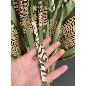 ชุดคลุมชายหาดผ้าฝ้ายลายเสือสไตล์แฟรดด้า คาฮโล สำหรับใส่คลุมชุดว่ายน้ำ - Product Image 3