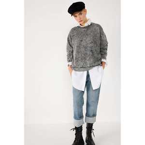 Sudadera Básica con Cuello Redondo y Lavado Ácido - Product Image 1