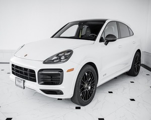 Cayenne GTS Coupé 2021 d'occasion en bon état, V8 biturbo, transmission intégrale, à vendre, exportations mondiales - Product Image 2