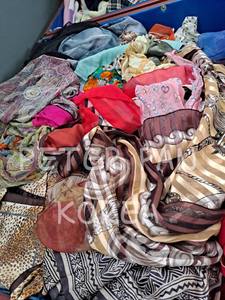 เสื้อผ้ามือสอง: ผ้าพันคอไหม - Product Image 2