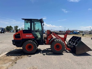 Cargadora de Ruedas Compacta Kubota R640 con Motor Denison Hidráulico de 64.4 HP, Euro5/EPA, Bomba Hidráulica Kawasaki, Modelo 2023, Carga Nominal de 9 Toneladas - Product Image 6
