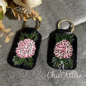 Porte-clés en cuir taillé sculpté à la main Porte-clés en cuir de forme exotique mignon Accessoires en cuir taillé Porte-clés mignons pour unisexe - Product Image 1