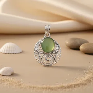 Collier pendentif bohème en argent 925 avec pierre verte ovale sertie clos, bijou unisexe pour usage quotidien - Product Image 1
