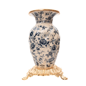 Jarrón de latón dorado de lujo con cuerpo de porcelana Floral, diseño clásico europeo y base dorada decorativa adornada - Product Image 1