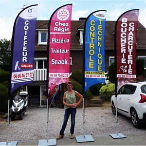 لافتة إعلانية مخصصة من جانب واحد مقعرة على شكل x FT من البوليستر لافتة إعلانية على الشاطئ راية أعلام ترويجية خارجية - Product Image 5