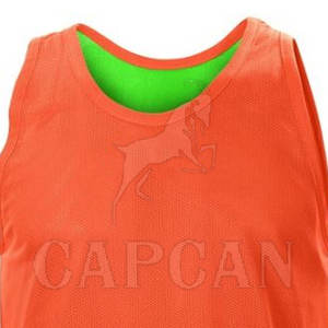 Bavoirs d'entraînement réversibles à double face durables de style à motif personnalisé gilet d'équipe sportive pour la pratique fabriqué au Pakistan - Product Image 6