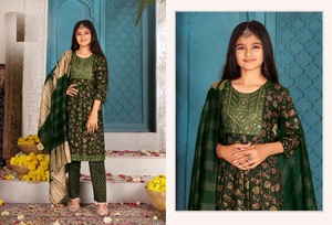 Impression rayonne avec broderie coupe naire et lustre dupatta avec robe en tissus de super qualité - Product Image 3