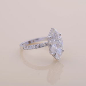 Bague de fiançailles en diamant de laboratoire taille marquise 4,05 carats, or blanc, jaune et rose 9K, avec pavé, pour mariée - Product Image 2