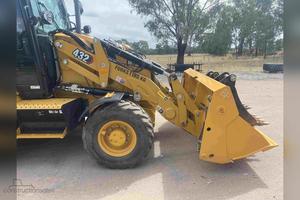 Buy Fairly Used CAT432 Backhoe Loader Tractor with Front Loader Gearbox Pump Motor & Engine-11000KG 4001-6000 Hours - Product Image 4