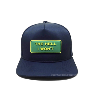 Gorras de camionero de 5 paneles personalizadas, diseño de malla transpirable, agujeros cortados con láser, parche de goma y PVC personalizado a la moda para uso en exteriores, venta al por mayor - Product Image 1