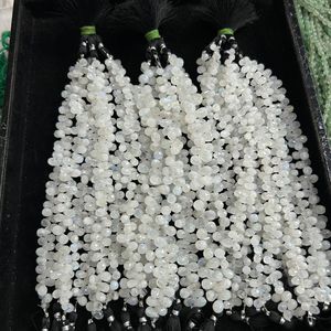 ลูกปัดมูนสโตนธรรมชาติทรงอิสระ หินหลวมเคลือบเงาสีขาวและน้ำเงิน ผ่านการขัดเงา/เคลือบน้ำมัน ได้รับการรับรองจากผู้ตรวจสอบบุคคลที่สาม - Product Image 4