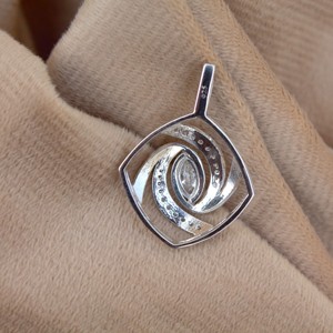 Élégant pendentif Marquise Moissanite en argent sterling 925 pour femmes bijoux fins avec chaîne incluse - Product Image 4