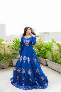 Robe maxi en mousseline de soie Anarkali sophistiquée pour femmes Lehenga Choli Tenue de soirée Acrylique sans plis - Product Image 3