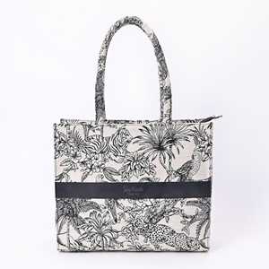 Fourre-tout en toile Tropical Safari avec fermeture à glissière Logo personnalisable écologique et portable pour une utilisation au printemps ou en automne - Product Image 4