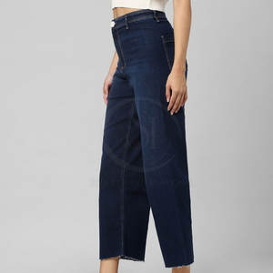 Pantalon en jean durable taille moyenne pour femmes, longueur genou, couleur unie, salopette de rue avec devant plat 100% coton - Product Image 2