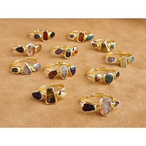 Elegante Anillo de Moda Chapado en Oro con Detalles de Piedras Naturales para Reventa en Boutiques - Product Image 3