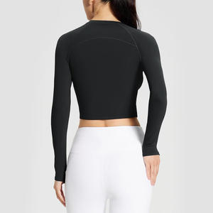 Top corto de yoga para mujer de color personalizado para gimnasio y ropa deportiva tela transpirable y personalización de marca para logotipos y etiquetas - Product Image 2