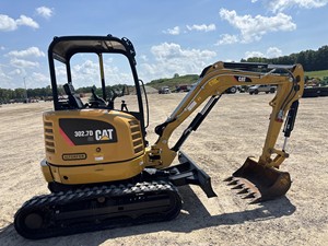 รถขุดขนาดเล็ก Cat 302.7 CR มือสอง ออกแบบมาเพื่อการก่อสร้าง จัดสวน ขุดร่อง และติดตั้งอุปกรณ์ - Product Image 1