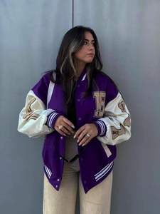 แจ็กเก็ตบอมเบอร์ผ้าฝ้ายและผ้าขนสัตว์สำหรับผู้ชายมีสไตล์และใส่สบายแขนเสื้อหนังแท้คอตั้งโลโก้ด้านหน้าเป็นตัวอักษรตามสั่ง - Product Image 2