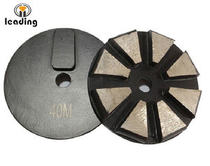 Disque de meulage rugueux TERRCO compatible 3 pouces (80 mm) avec système de changement de vitesse, huit segments radiaux pour la préparation des surfaces en béton - Product Image 5