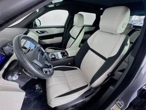 Land Rover Range Rover Velar R-Dynamic S Turbo Engine FWD Drive Pneus de 17 pouces Sièges en cuir Intérieur sombre 2021 - Product Image 4