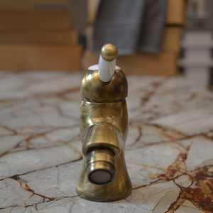 Mitigeur de bidet en laiton de style vintage avec bec pivotant et deux poignées, finition bronze antique, fabriqué en Italie - Product Image 4