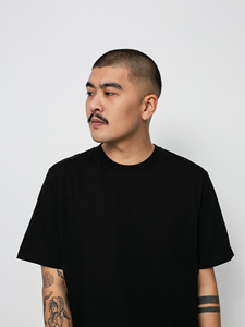 Camiseta de punto para hombre de alta calidad con letras llamativas, perfecta para estilos de calle. Personalizable con OEM/ODM y pedidos a granel - Product Image 4