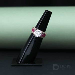 แหวนหมั้นชุบสแตนเลสสำหรับผู้หญิงดีไซน์เพชรโมอิสสีแดง S925สวยงามสำหรับงานแต่งงาน - Product Image 1