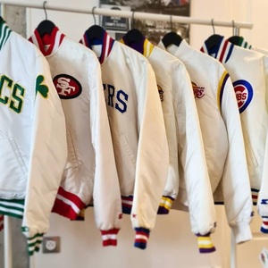 OEM Y2K blouson d'aviateur en satin rétro pour hommes veste de style vintage brillant à la mode pour hommes avec bordure contrastée marque privée personnalisée - Product Image 5