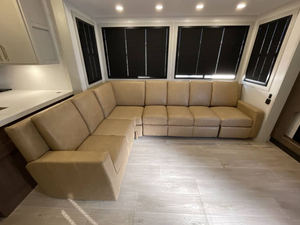 รถบ้านเคลื่อนที่รุ่น Astoria 3403RKP ของ Dutchmen ปี 2025 2024 2026 - Product Image 2