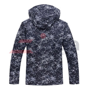 เสื้อแจ็คเก็ตแฟชั่นลายพรางแบบมีซิป ระบายอากาศได้ดี มีฮู้ด น้ำหนักเบา สไตล์ไฮสตรีท สำหรับผู้ชาย จากปากีสถาน เสื้อแจ็คเก็ตซอฟต์เชลล์แบบใหม่ - Product Image 2