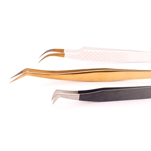 Pince à épiler lisse et légère en acier inoxydable saisissant habilement des cils sans couture avec des pointes de précision de haute qualité - Product Image 1