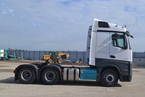 Nouveau camion tracteur Actros Diesel automatique 6x4 à conduite à gauche Euro 6, 371 ch - Product Image 2
