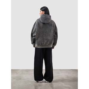 เสื้อฮู้ดสตรีทแวร์ผ้าเฟรนช์เทอร์รี่ ล้างแบบคอมแบท พร้อมงานปัก 3 มิติ แบบแอพพลิเค และเทคนิคการปักแบบผ้าขนหนู - Product Image 2