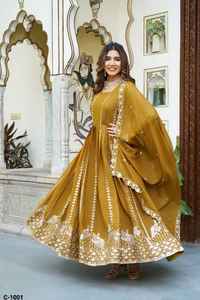 Robes Anarkali traditionnelles indiennes en géorgette, prêtes à porter, avec broderie lourde de sequins et dupatta - Product Image 2