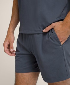 กางเกงขาสั้น100% ตีกอล์ฟสำหรับผู้ชายกางเกงเทนนิสผ้าโพลีเอสเตอร์สีทึบระบายอากาศได้ดีแห้งเร็วปรับแต่งได้ - Product Image 2